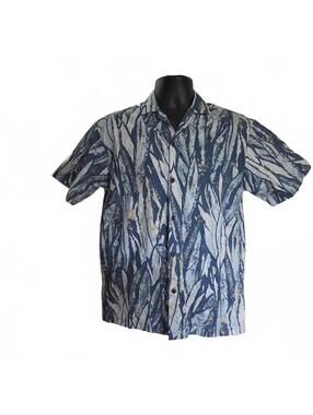 Mens Top:  KoaKoad XL Blue and White Patterned Short Sleeve Shirt